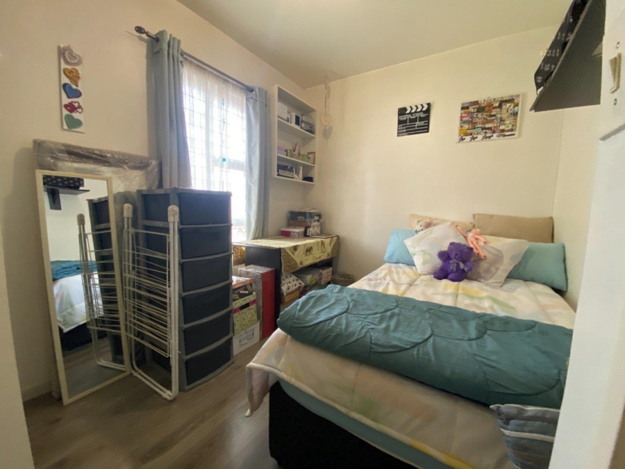 2 Bedroom Property for Sale in Oakglen Western Cape